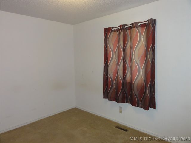 714 S Hickory Street, Nowata, OK 74048