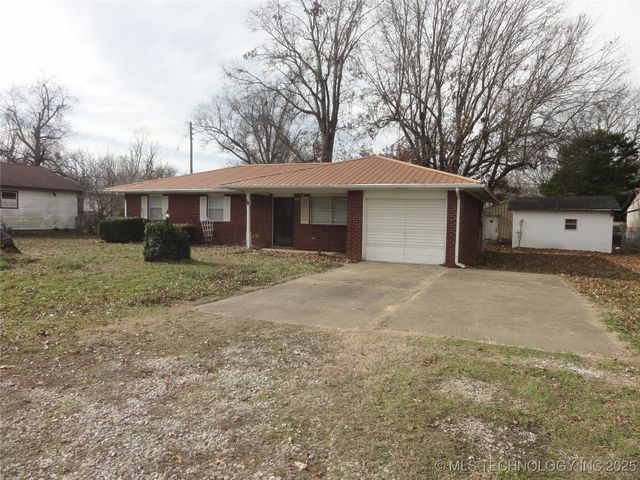 714 S Hickory Street, Nowata, OK 74048
