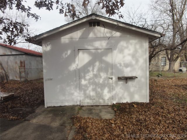 714 S Hickory Street, Nowata, OK 74048