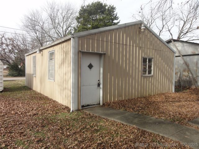 714 S Hickory Street, Nowata, OK 74048