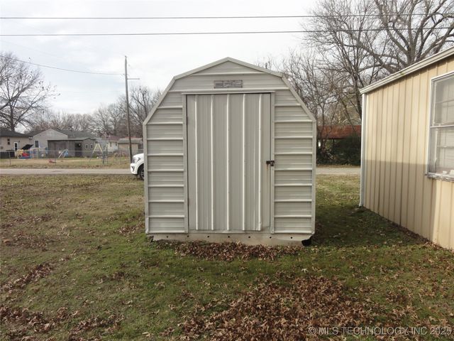 714 S Hickory Street, Nowata, OK 74048