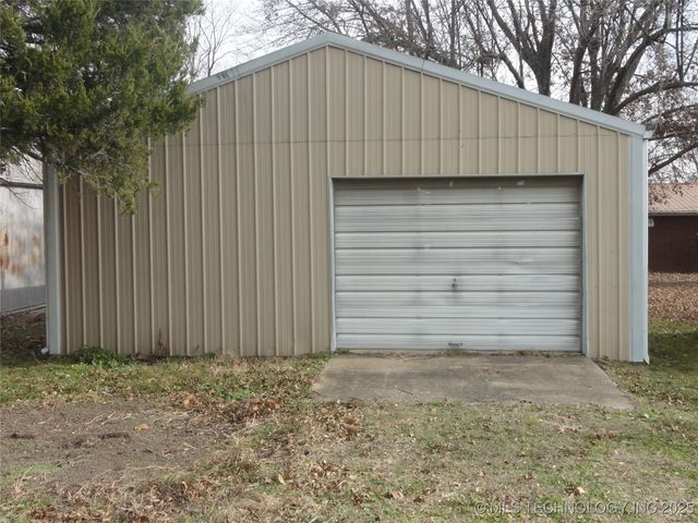 714 S Hickory Street, Nowata, OK 74048