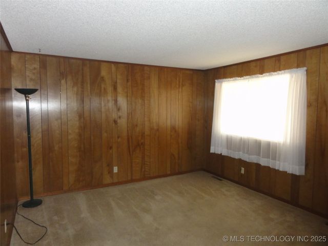 714 S Hickory Street, Nowata, OK 74048