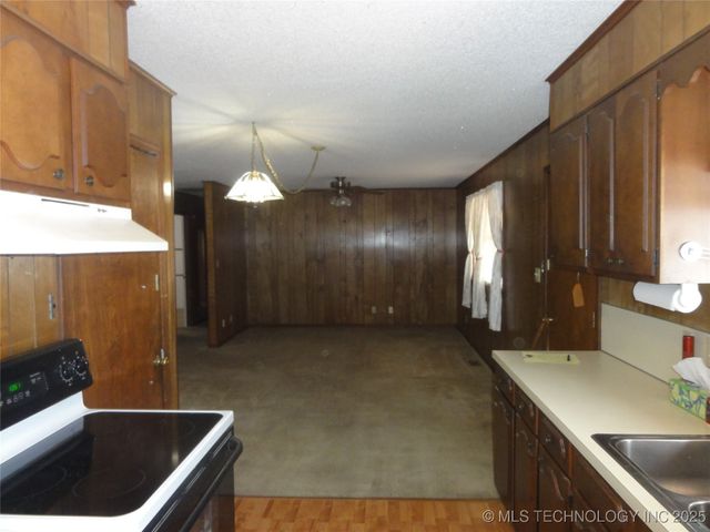 714 S Hickory Street, Nowata, OK 74048
