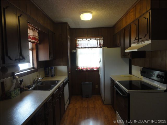 714 S Hickory Street, Nowata, OK 74048