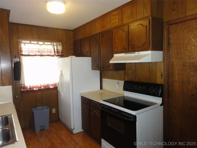 714 S Hickory Street, Nowata, OK 74048