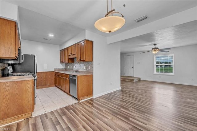 809 Huntly DR, Chesapeake, VA 23320