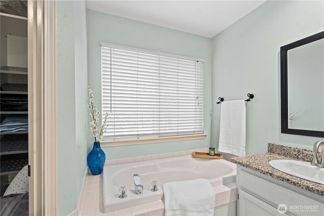 3249 Lois Lane, Enumclaw, WA 98022