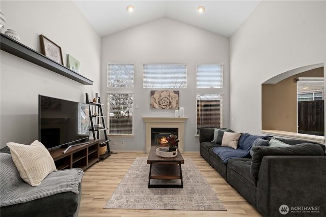 3249 Lois Lane, Enumclaw, WA 98022