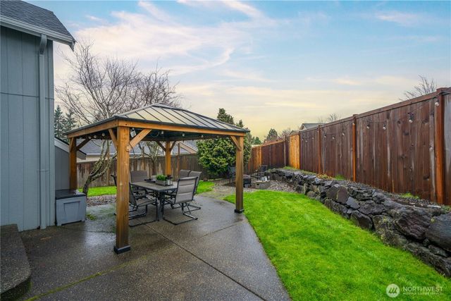 3249 Lois Lane, Enumclaw, WA 98022