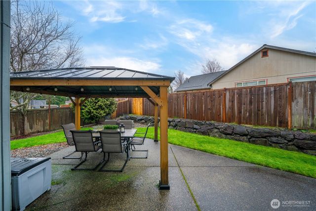 3249 Lois Lane, Enumclaw, WA 98022