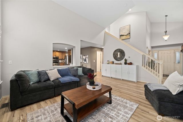 3249 Lois Lane, Enumclaw, WA 98022