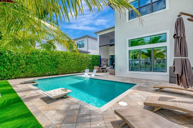 9035 Dulcetto Court, Boca Raton, FL 33496