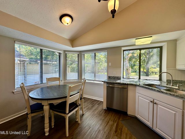 157 Caribbean Cove, Clinton, MS 39056