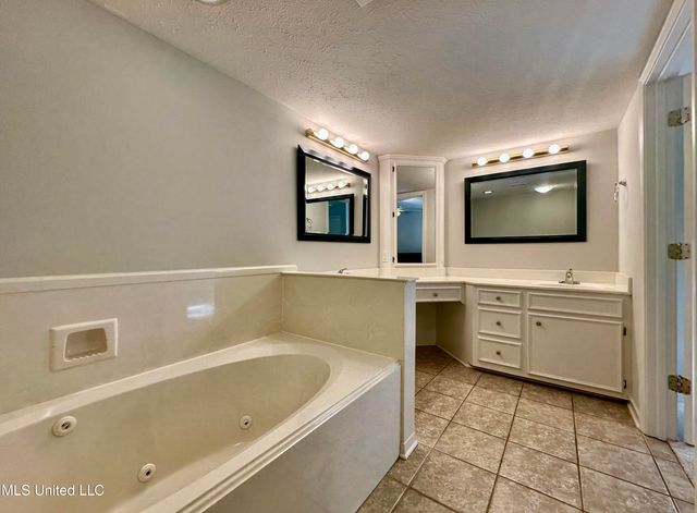 157 Caribbean Cove, Clinton, MS 39056