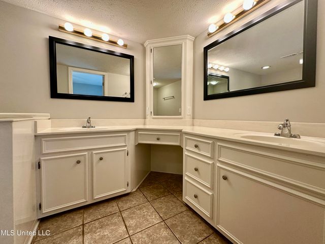 157 Caribbean Cove, Clinton, MS 39056