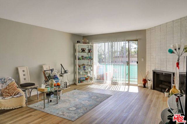 12325 Chandler Boulevard, Valley Village, CA 91607