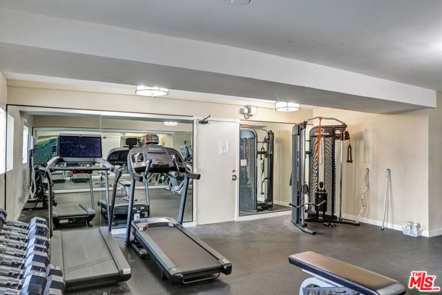 12325 Chandler Boulevard, Valley Village, CA 91607