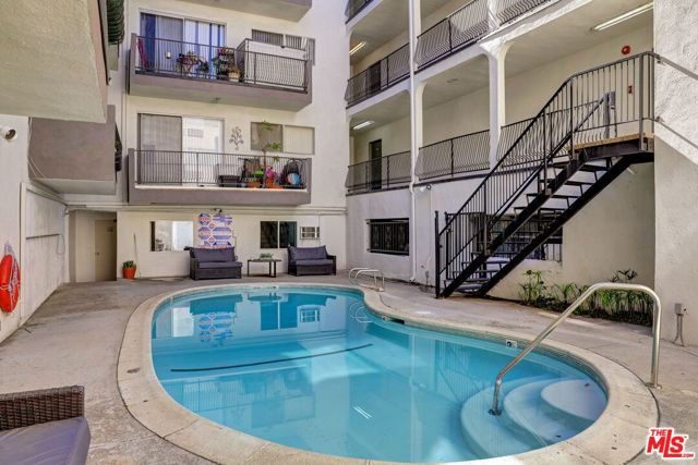 12325 Chandler Boulevard, Valley Village, CA 91607