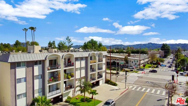 12325 Chandler Boulevard, Valley Village, CA 91607