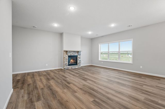 1606 191st Avenue NE, East Bethel, MN 55011