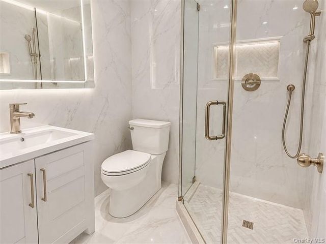 5 Eaton Road, Syosset, NY 11791