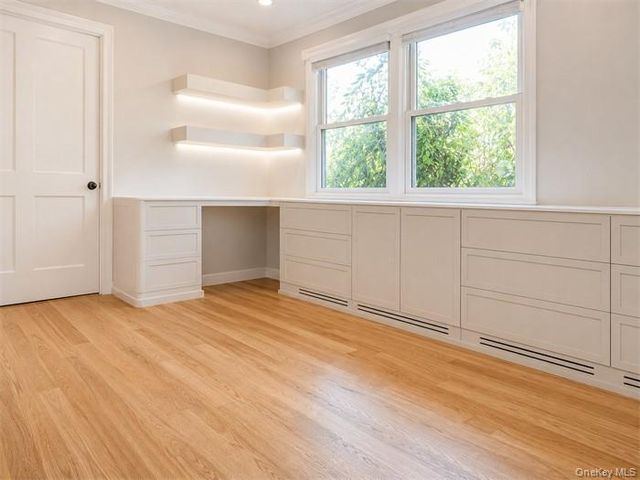 5 Eaton Road, Syosset, NY 11791