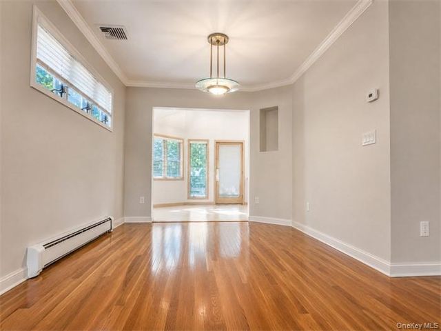 5 Eaton Road, Syosset, NY 11791