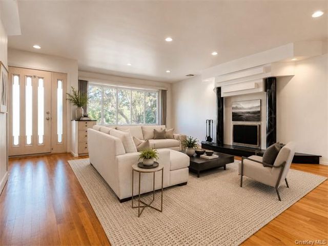 5 Eaton Road, Syosset, NY 11791