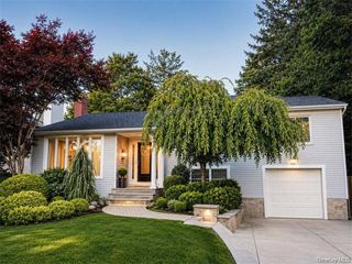 5 Eaton Road, Syosset, NY 11791