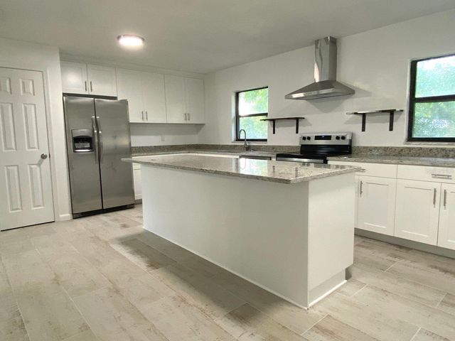 1612 E 33RD AVENUE, Tampa, FL 33610