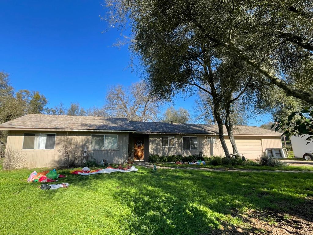 Image 1 of property listing at 47945 Klamath Avenue, Coarsegold, CA 93614