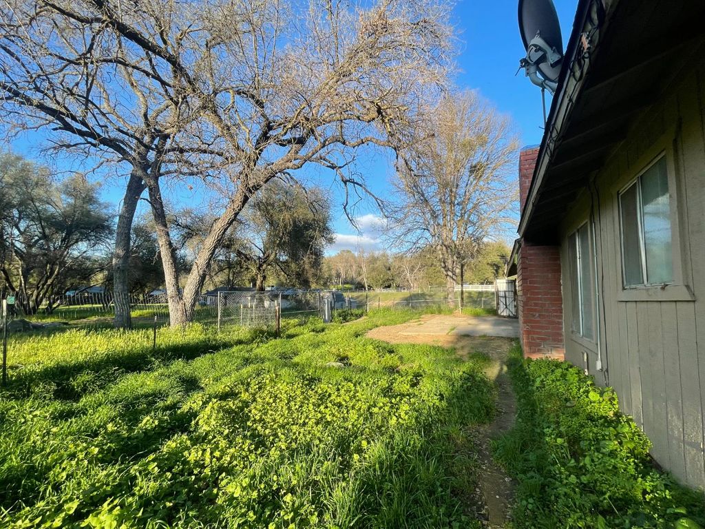 Image 18 of property listing at 47945 Klamath Avenue, Coarsegold, CA 93614