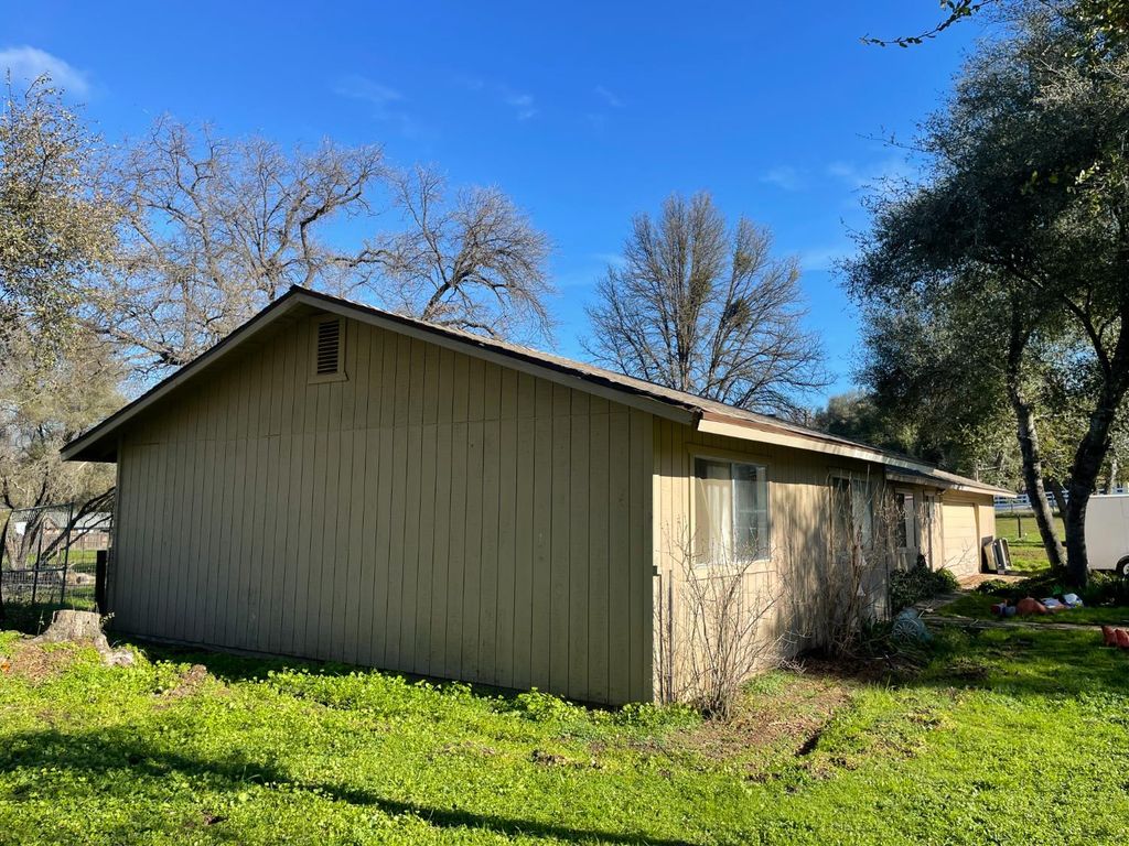 Image 2 of property listing at 47945 Klamath Avenue, Coarsegold, CA 93614