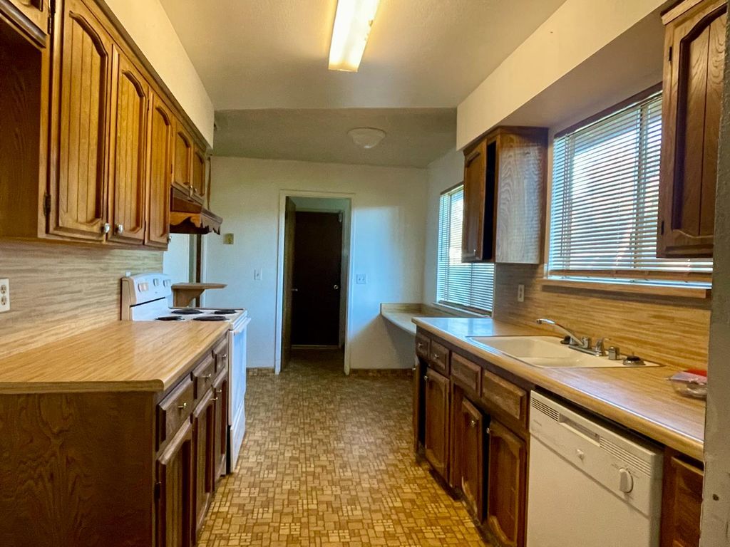 Image 6 of property listing at 47945 Klamath Avenue, Coarsegold, CA 93614