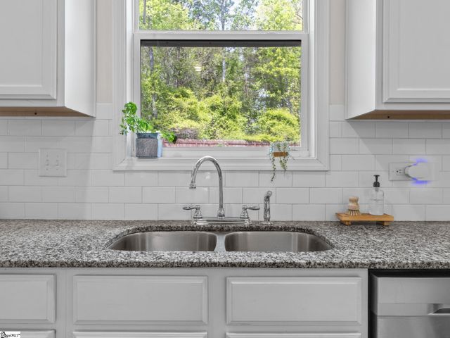 727 Chesterfield Court, Boiling Springs, SC 29316
