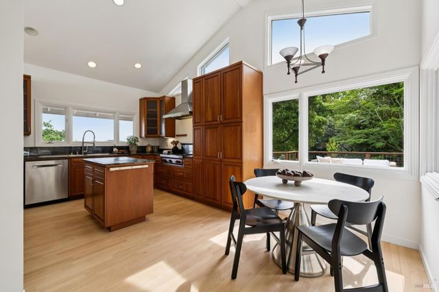 290 Stuyvesant Dr, San Anselmo, CA 94960