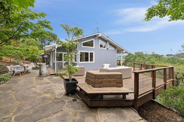 290 Stuyvesant Dr, San Anselmo, CA 94960