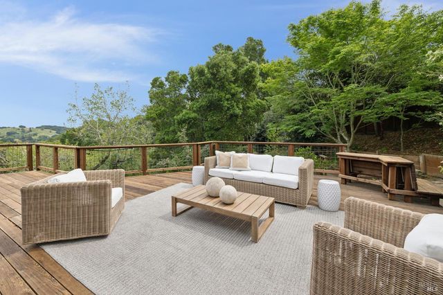 290 Stuyvesant Dr, San Anselmo, CA 94960