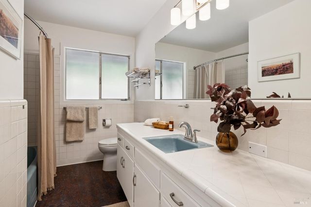 290 Stuyvesant Dr, San Anselmo, CA 94960