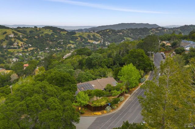 290 Stuyvesant Dr, San Anselmo, CA 94960