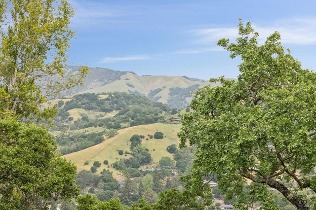 290 Stuyvesant Dr, San Anselmo, CA 94960