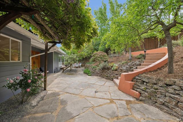 290 Stuyvesant Dr, San Anselmo, CA 94960