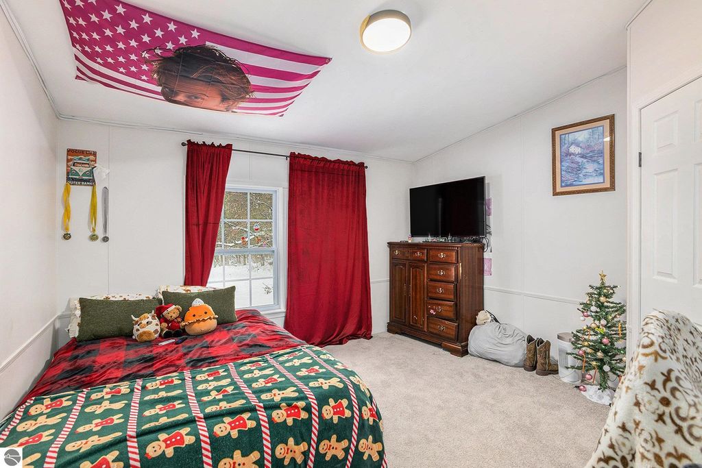 Image 15 of property listing at 11401 Hibner Road, Hartland, MI 48353