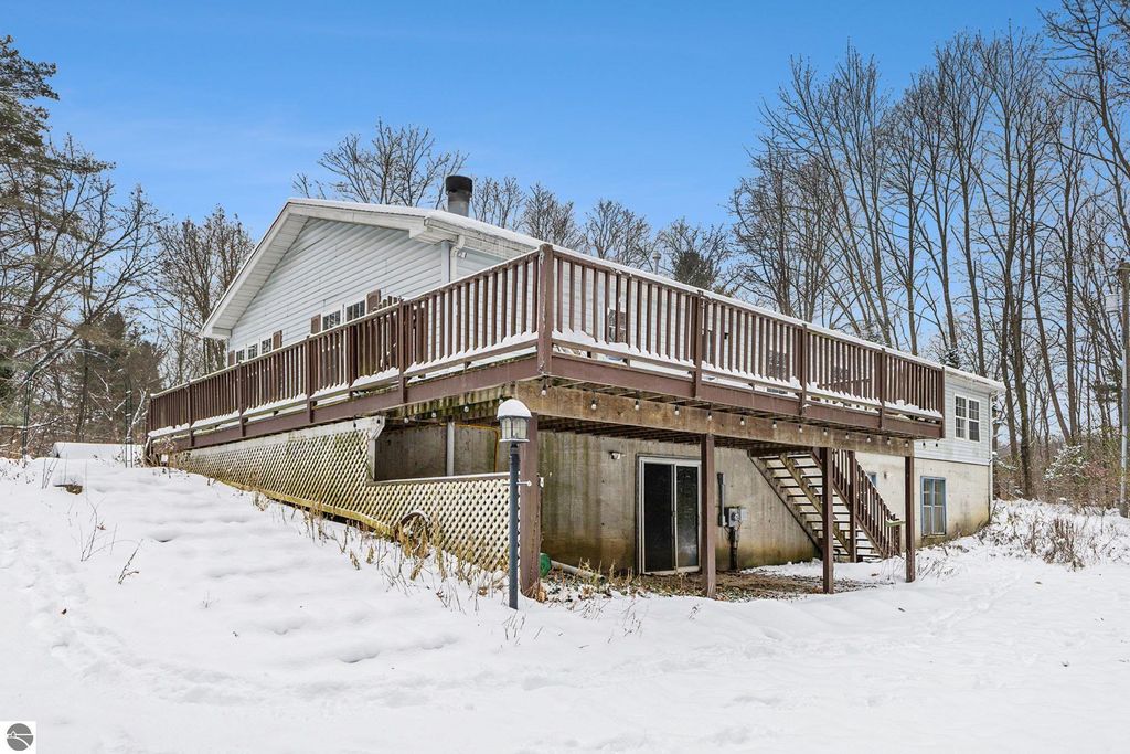Image 27 of property listing at 11401 Hibner Road, Hartland, MI 48353