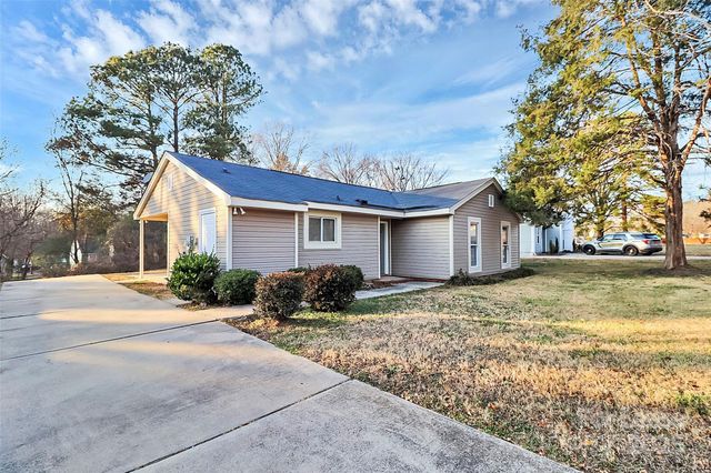 5823 Falstaff Drive, Charlotte, NC 28227