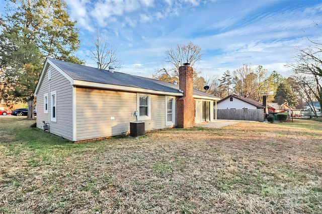 5823 Falstaff Drive, Charlotte, NC 28227