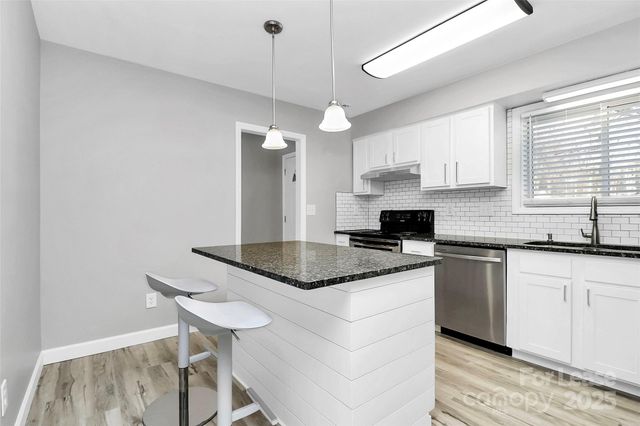 5823 Falstaff Drive, Charlotte, NC 28227