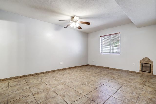 328 Via Vista Street SE, Albuquerque, NM 87123