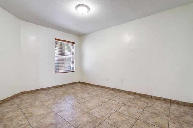 328 Via Vista Street SE, Albuquerque, NM 87123